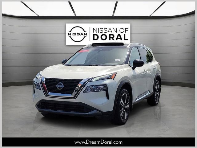 2023 Nissan Rogue SL in Pearl White Tricoat/Super Black — front three-quarter view
