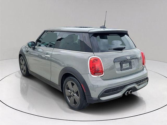 2022 MINI Cooper S — interior view